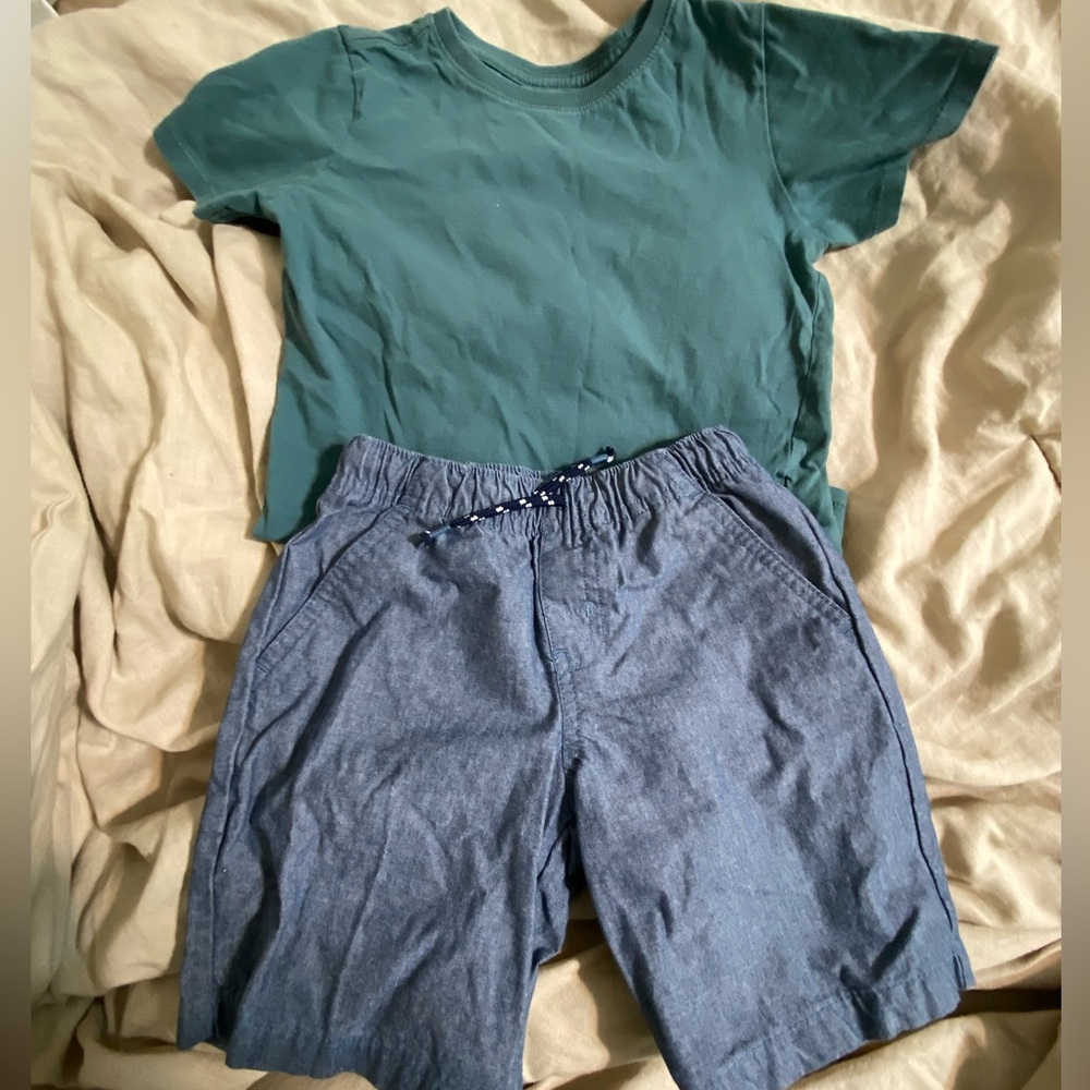 Boys Jean shorts and green T-shirt size 5.